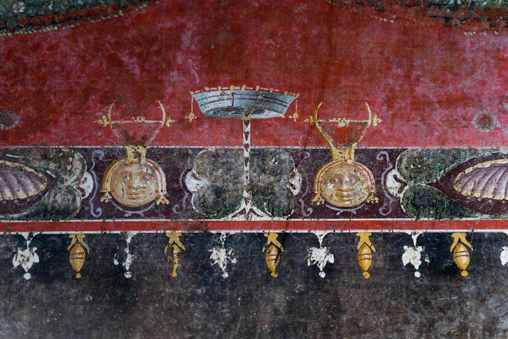 V.4.a Pompeii. January 2023.
Room ‘h’, detail of painted decoration above black side panel on upper south wall at east end. Photo courtesy of Johannes Eber.