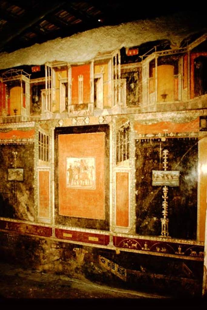 V.4.a Pompeii. 1957. Tablinum, south wall. Photo by Stanley A. Jashemski.
Source: The Wilhelmina and Stanley A. Jashemski archive in the University of Maryland Library, Special Collections (See collection page) and made available under the Creative Commons Attribution-Non Commercial License v.4. See Licence and use details.
J57f0306