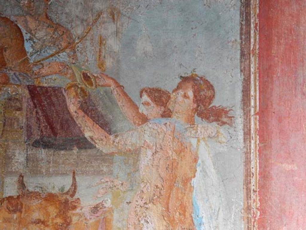 V.4.a, Pompeii. May 2018. Detail from central wall painting on south wall of tablinum.
Photo courtesy of Buzz Ferebee.