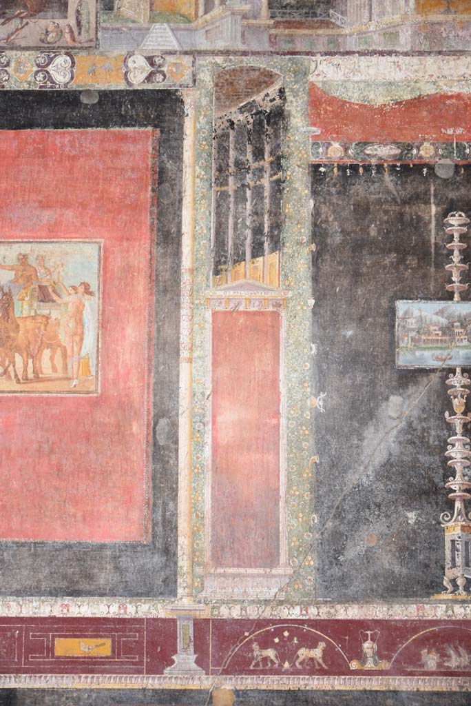 V.4.a Pompeii. March 2018.
Room ‘h’, detail of separating panel on west side of central panel and black side panel of south wall.
Foto Annette Haug, ERC Grant 681269 DÉCOR.