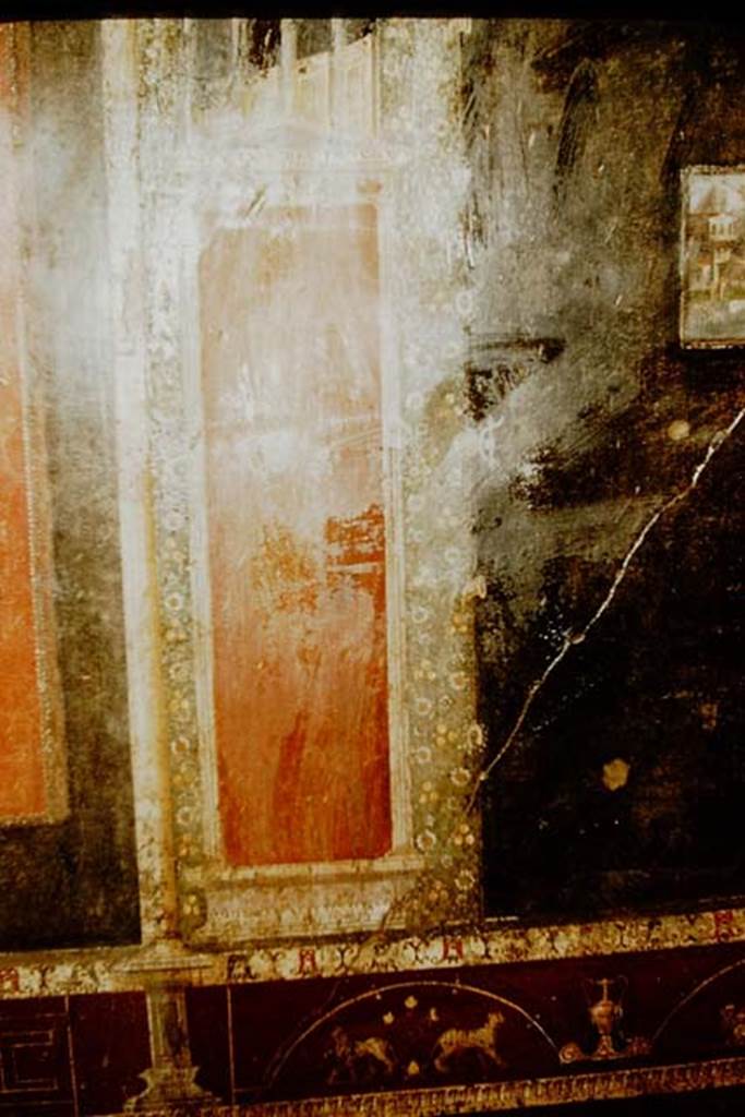 V.4.a Pompeii. 1957. Detail from panel to right of centre panel on south wall of tablinum.
Photo by Stanley A. Jashemski.
Source: The Wilhelmina and Stanley A. Jashemski archive in the University of Maryland Library, Special Collections (See collection page) and made available under the Creative Commons Attribution-Non Commercial License v.4. See Licence and use details.
J57f0276