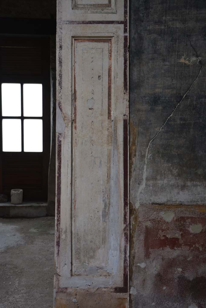 V.4.a Pompeii. March 2018. Looking east towards pilaster in atrium ‘b’, connected to tablinum ‘h’,
Foto Annette Haug, ERC Grant 681269 DÉCOR.