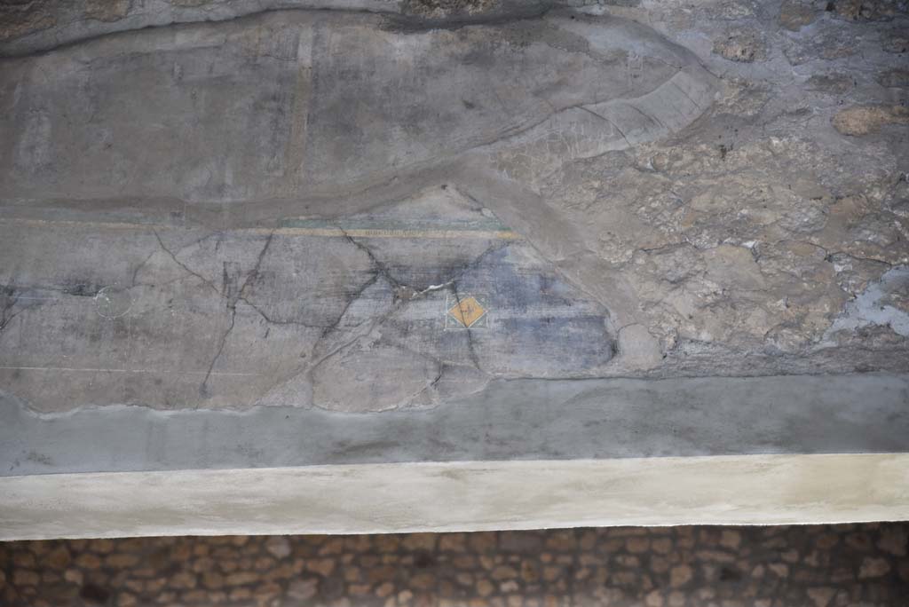 V.4.a Pompeii. March 2018. Room ‘h’, detail from upper west wall above doorway to atrium ‘b’.
Foto Annette Haug, ERC Grant 681269 DÉCOR.