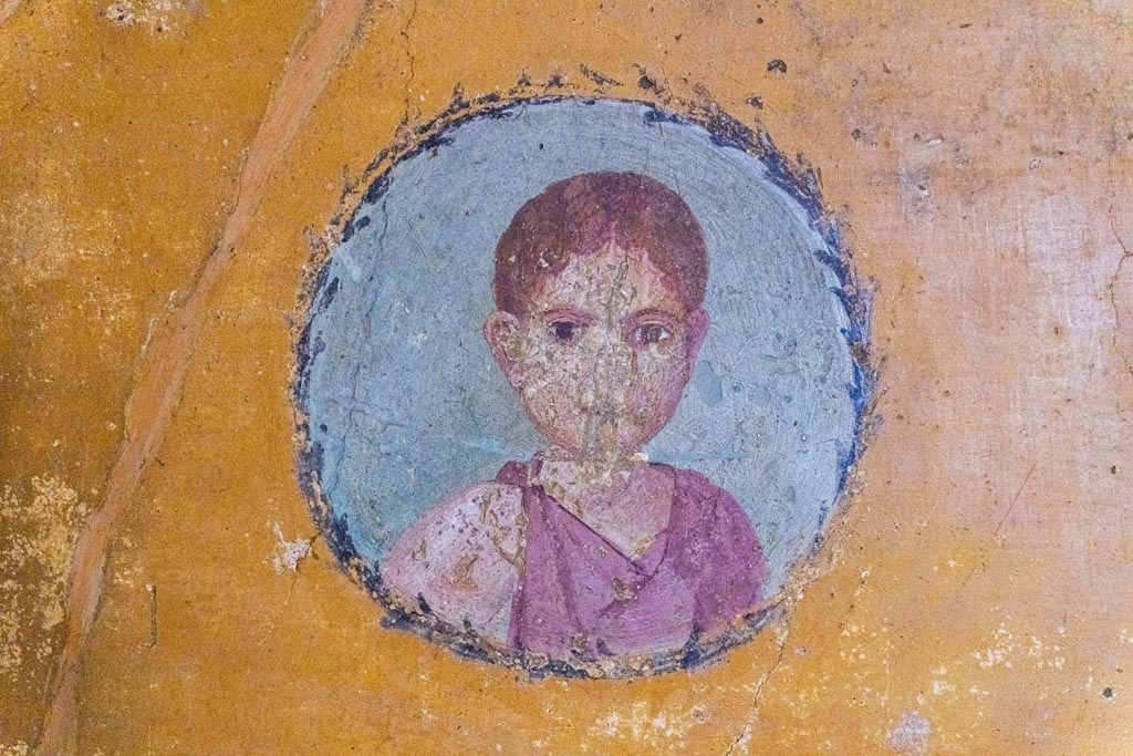 V.4.a Pompeii. October 2023.
Room ‘i’, wall painting of girl from west wall of cubiculum, on south side of doorway. Photo courtesy of Johannes Eber.
