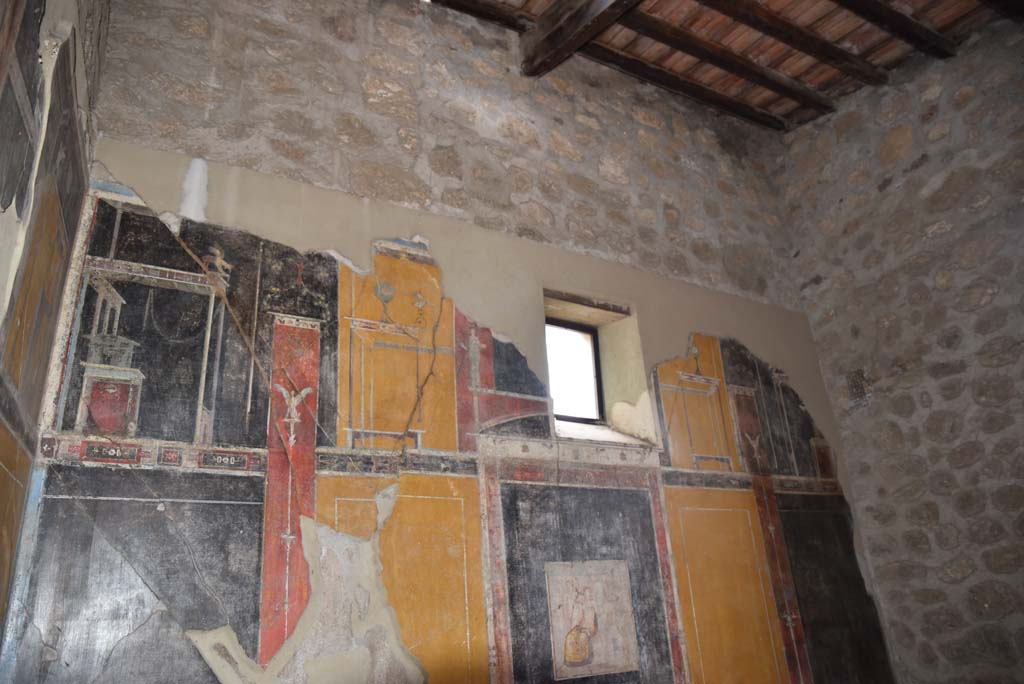V.4.a Pompeii. March 2018. Room ‘g’, looking towards upper east wall of cubiculum.
Foto Annette Haug, ERC Grant 681269 DÉCOR