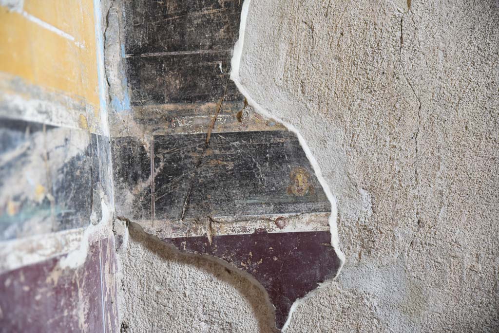 V.4.a Pompeii. March 2018. Room ‘g’, detail from lower east wall at north end.
Foto Annette Haug, ERC Grant 681269 DÉCOR.