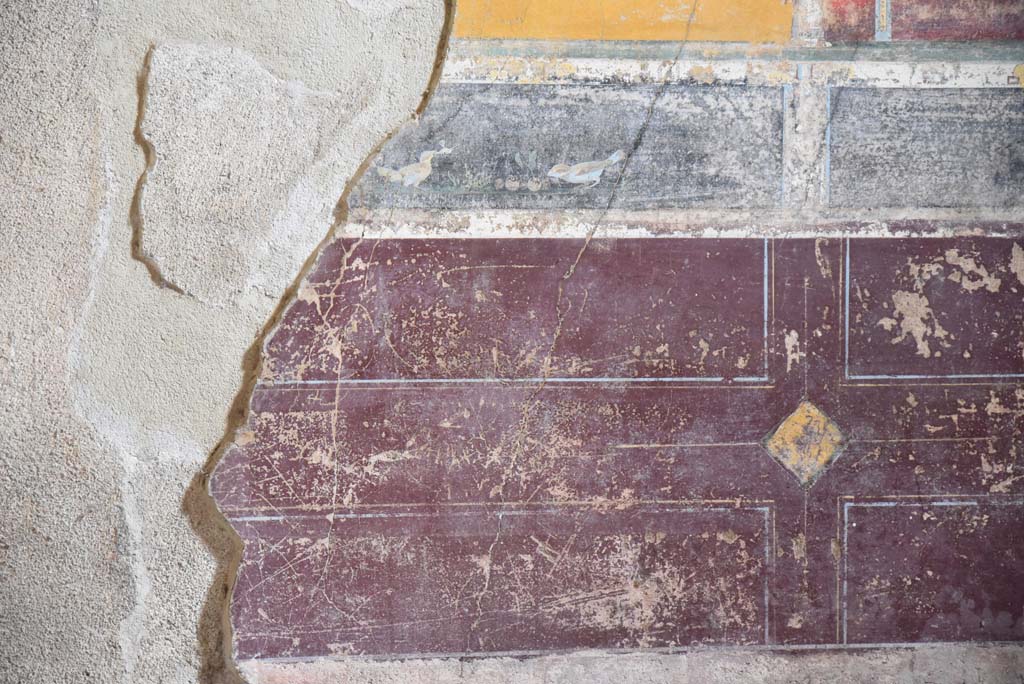 V.4.a Pompeii. March 2018. Room ‘g’, zoccolo from lower east wall towards north end.
Foto Annette Haug, ERC Grant 681269 DÉCOR.