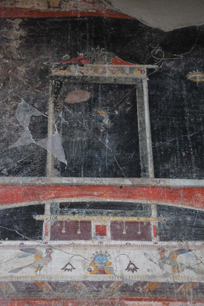 V.4.a Pompeii. March 2018. Room ‘g’, upper west wall, detail from centre of panel.
Foto Annette Haug, ERC Grant 681269 DÉCOR.
