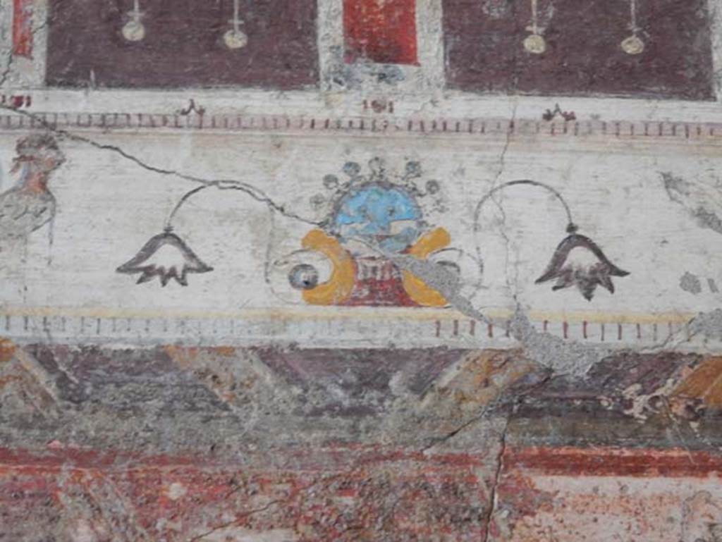 V.4.a Pompeii. May 2015. Detail from upper centre of west wall of cubiculum.
Photo courtesy of Buzz Ferebee.