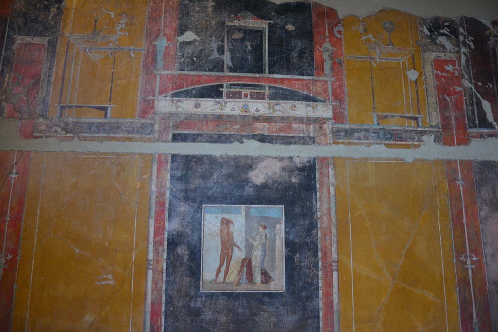 V.4.a Pompeii. March 2019. Room ‘g’, centre of west wall with painting of Theseus and Ariadne at the entrance of the Labyrinth.
Foto Annette Haug, ERC Grant 681269 DÉCOR.