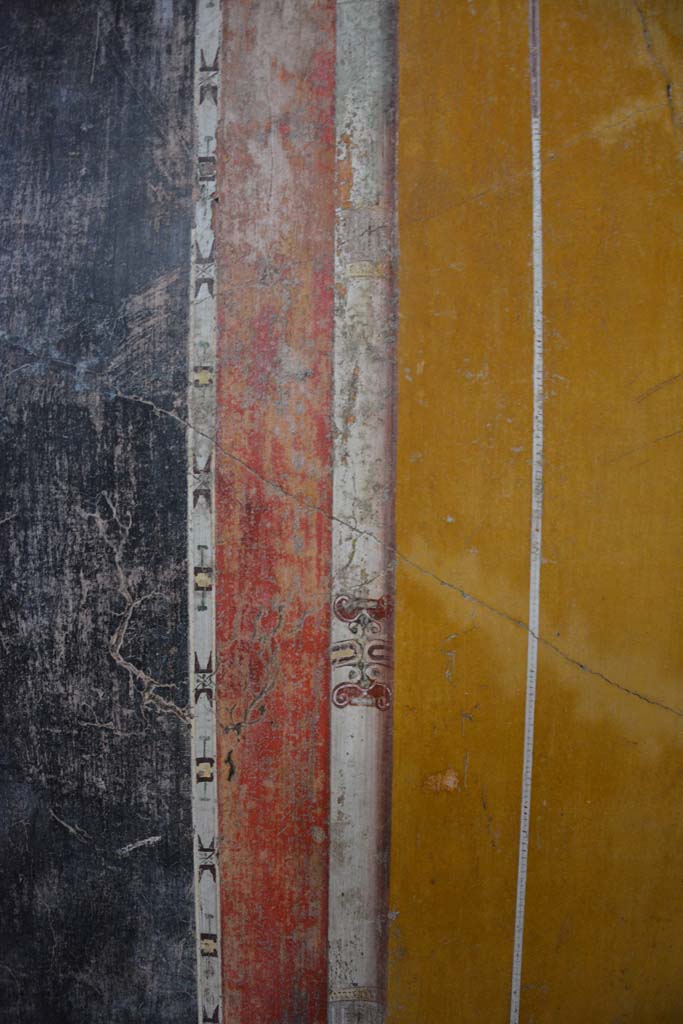 V.4.a Pompeii. March 2018. Room ‘g’, detail from north side of central panel.
Foto Annette Haug, ERC Grant 681269 DÉCOR.