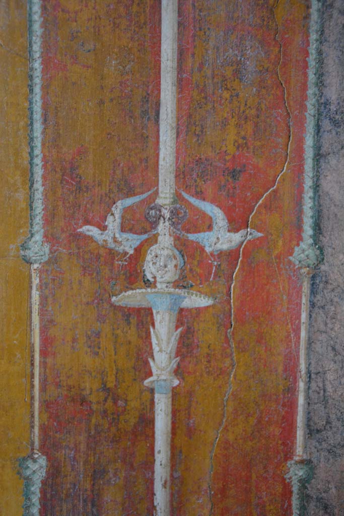V.4.a Pompeii. March 2018.
Room ‘g’, detail from panel between yellow and black panel at north end of west wall.
Foto Annette Haug, ERC Grant 681269 DÉCOR.