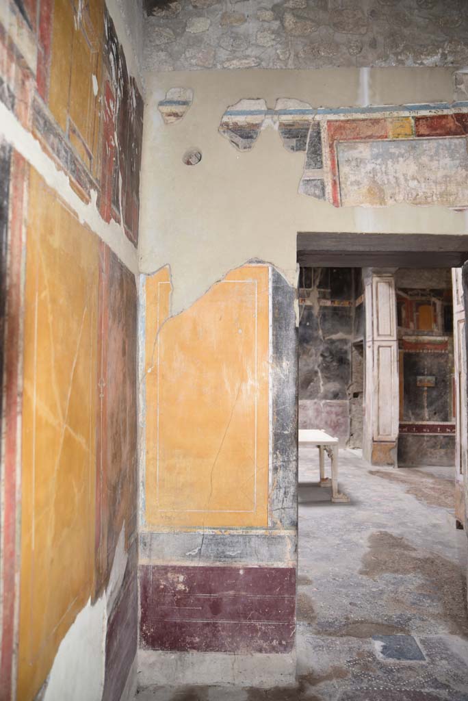 V.4.a Pompeii. March 2018. Room ‘g’, north wall in north-west corner.
Foto Annette Haug, ERC Grant 681269 DÉCOR.