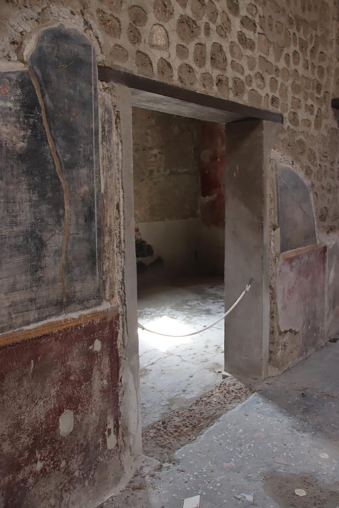 V.4.a Pompeii. October 2023.
Doorway to room ‘f’ in south wall of atrium. Photo courtesy of Klaus Heese.