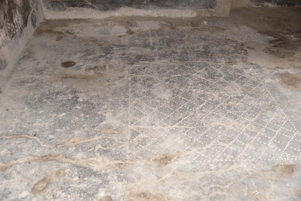 V.4.a Pompeii. March 2018. Room ‘f’, detail of flooring.
Foto Annette Haug, ERC Grant 681269 DÉCOR.
