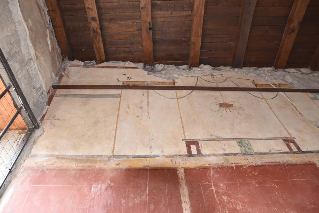 V.4.a Pompeii. March 2018. Upper north wall of entrance corridor/fauces, at west end.
Foto Annette Haug, ERC Grant 681269 DÉCOR