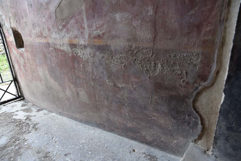 V.4.a Pompeii. March 2018. Looking west along lower north wall of entrance corridor/fauces.
Foto Annette Haug, ERC Grant 681269 DÉCOR
