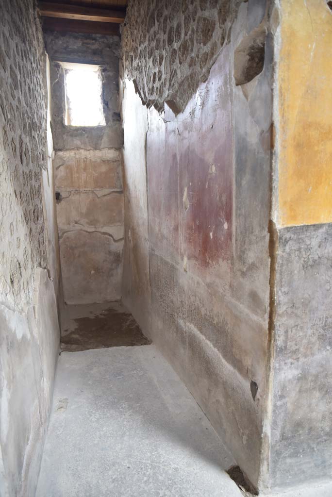 V.4.a Pompeii. March 2018. Room ‘d’, looking west along north wall.
Foto Annette Haug, ERC Grant 681269 DÉCOR.