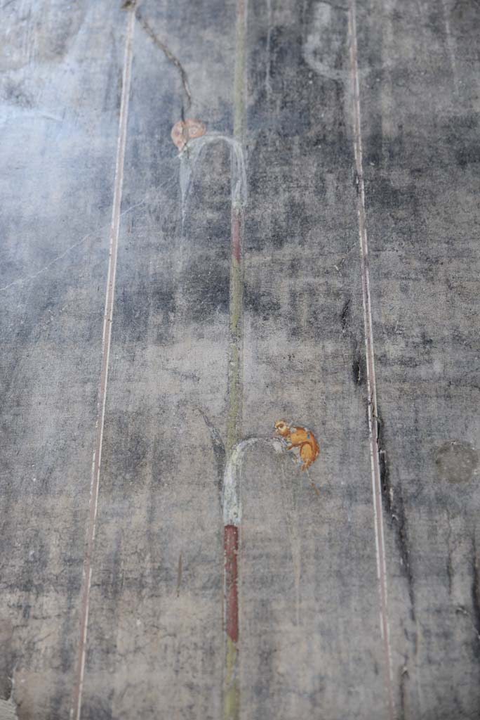 V.4.a Pompeii. March 2018.
Room ‘b’, detail from painted west wall between doorways to room ‘c’ and ‘e’.
Foto Annette Haug, ERC Grant 681269 DÉCOR.