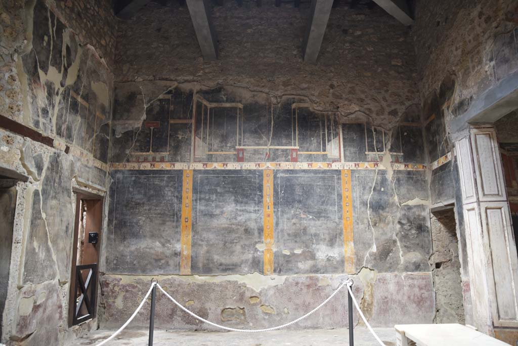 V.4.a Pompeii. March 2018. Room ‘b’, looking towards north wall of atrium. 
Foto Annette Haug, ERC Grant 681269 DÉCOR.
