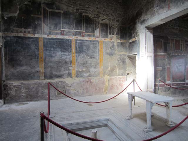 V.4.a Pompeii. July 2010. West wall of cubiculum on south side of atrium. Photo courtesy of Michael Binns.