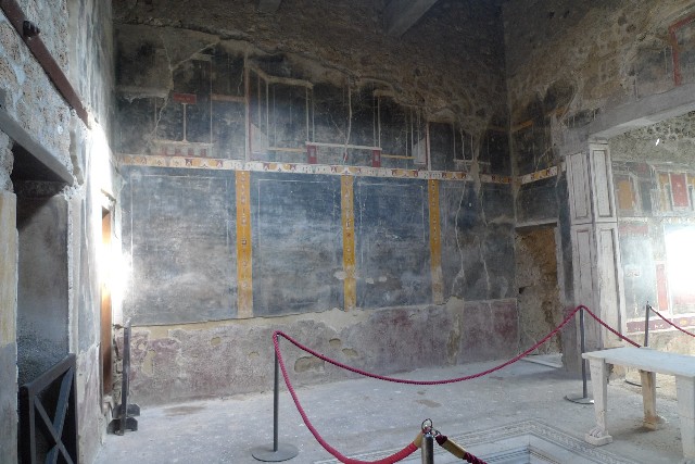 V.4.a Pompeii. July 2010. West wall of cubiculum on south side of atrium. Photo courtesy of Michael Binns.