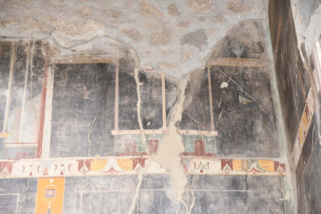 V.4.a Pompeii. March 2018. Room ‘b’, upper north wall in north-east corner.
Foto Annette Haug, ERC Grant 681269 DÉCOR.