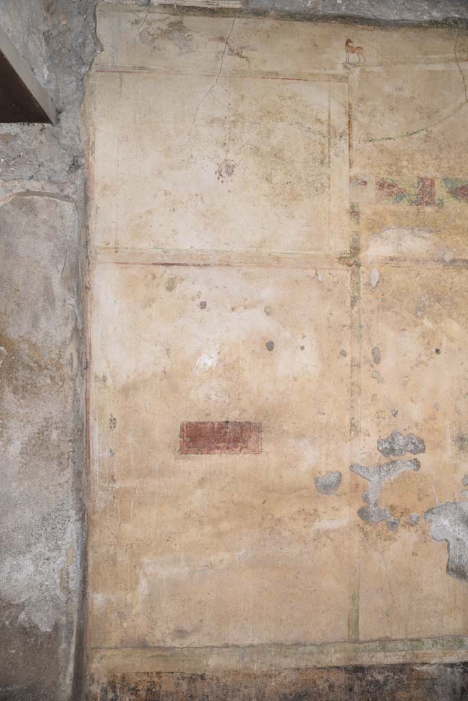 V.4.a Pompeii. March 2018. Room ‘c’, painted panels at upper east end of south wall.
Foto Annette Haug, ERC Grant 681269 DÉCOR.