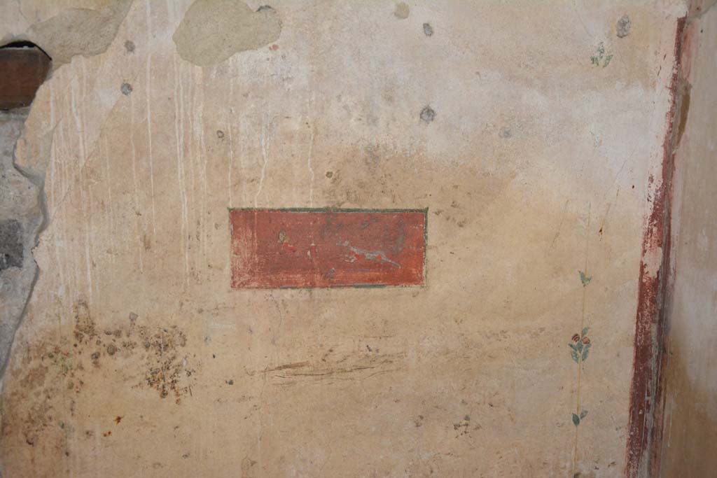 V.4.a Pompeii. March 2018. Room ‘c’, painted panel on east side of doorway in north wall.
Foto Annette Haug, ERC Grant 681269 DÉCOR.