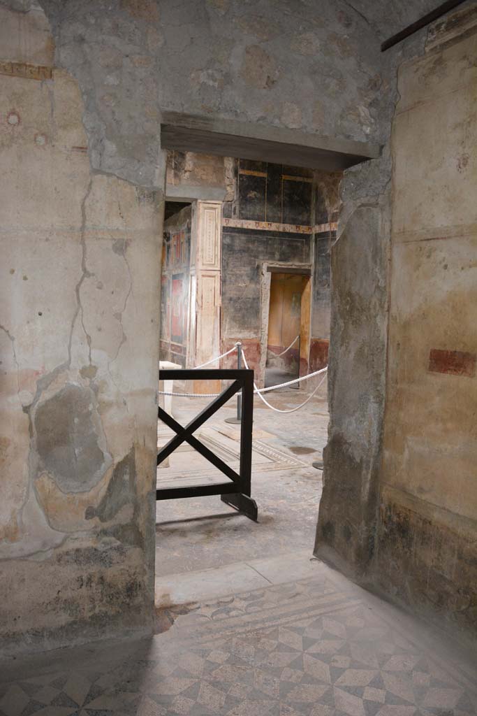 V.4.a Pompeii. March 2018.
Room ‘c’, east wall at south end with doorway to atrium in south-east corner.
Foto Annette Haug, ERC Grant 681269 DÉCOR.