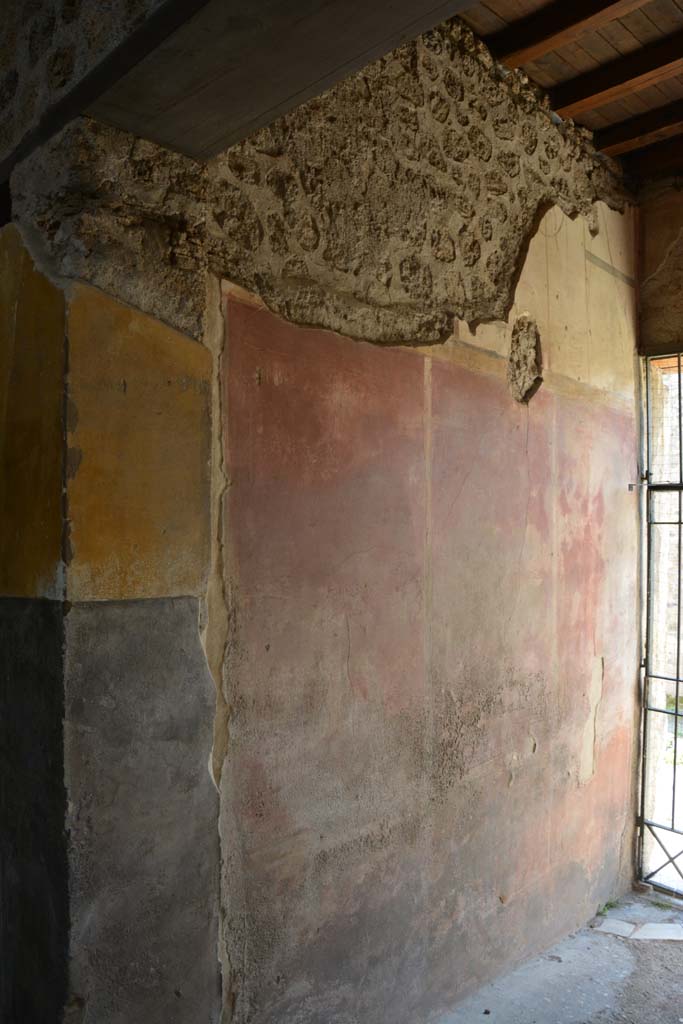 V.4.a Pompeii. March 2019. Looking west along south wall of entrance corridor/fauces.
Foto Annette Haug, ERC Grant 681269 DÉCOR