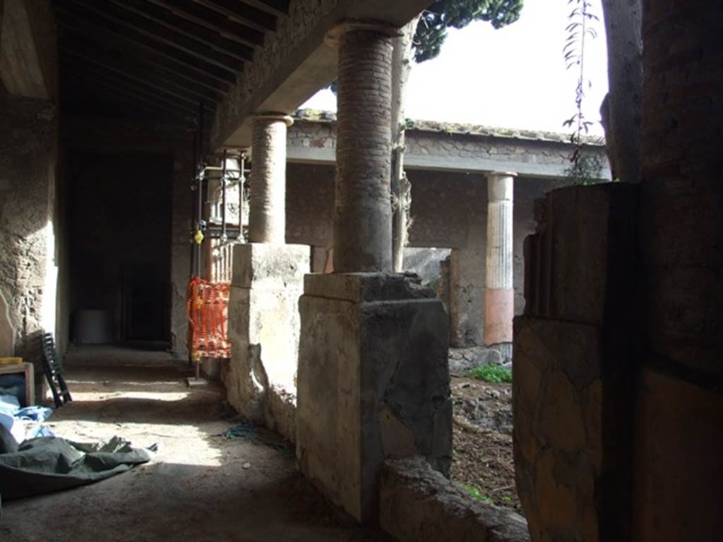 VI.1.7 House of the Vestals. North side of room 13, the peristyle.