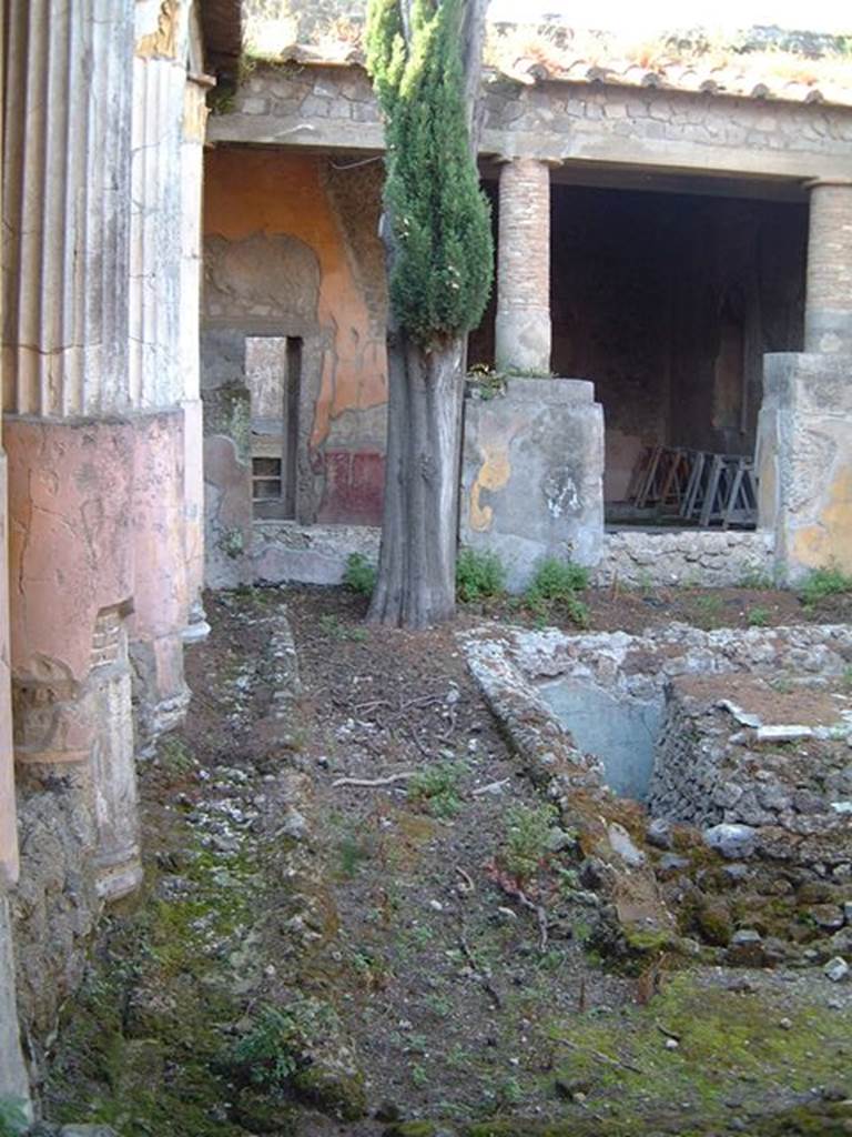 VI.1.7 Pompeii. Looking towards rooms on north side of peristyle.
Photograph May 2001 courtesy of Current Archaeology.