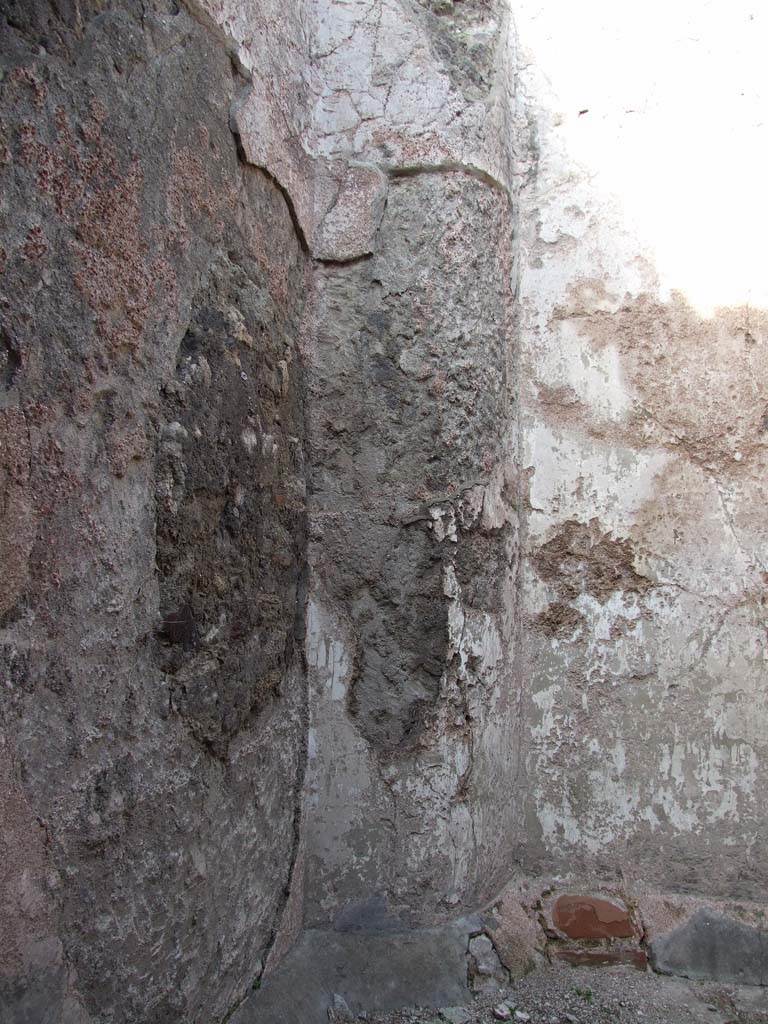 VI.1.7 Pompeii. December 2007. Room 14, north-west corner.