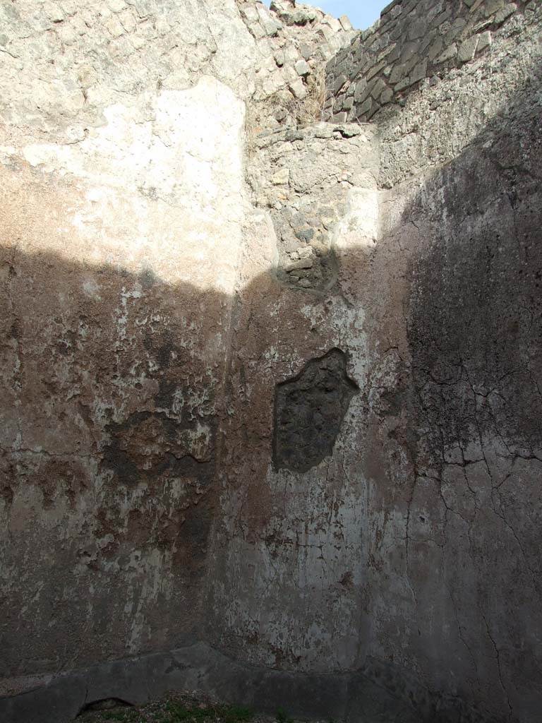 VI.1.7 Pompeii. December 2007. Room 14, north-east corner.