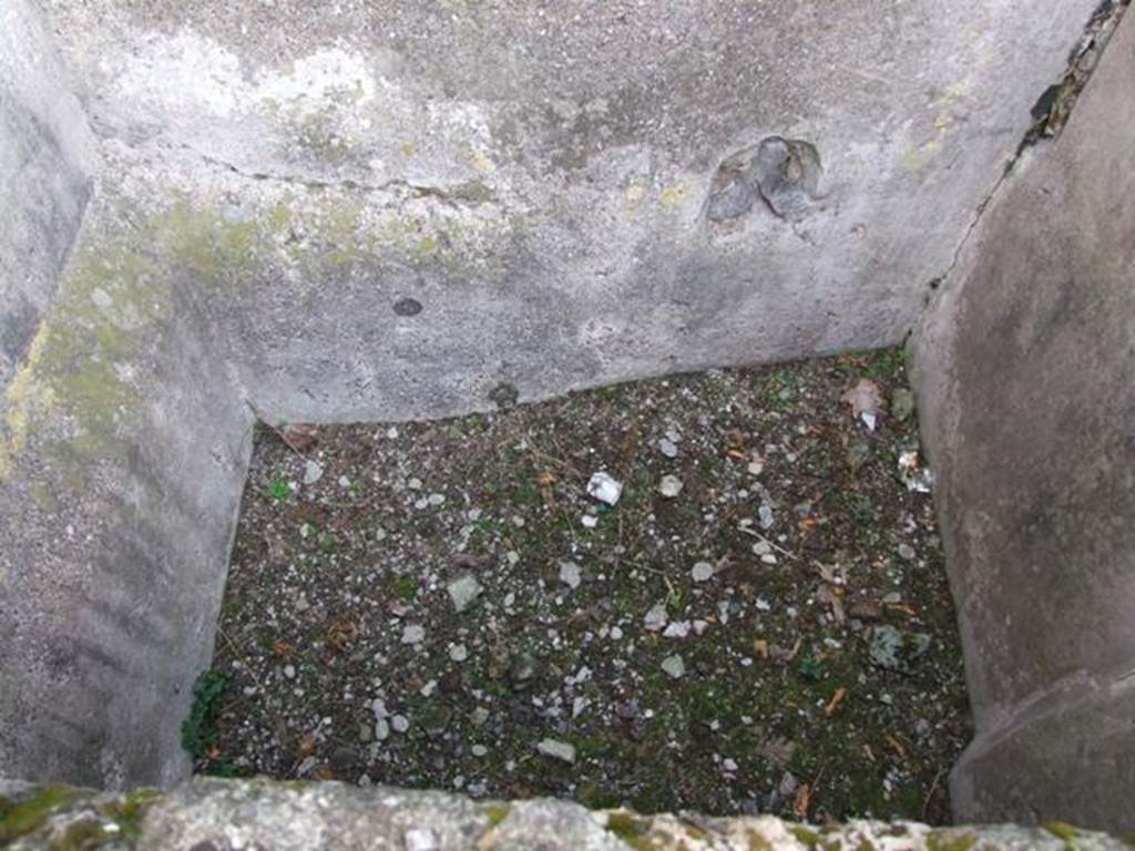VI.1.7 House of the Vestals. Cistern in room 33.