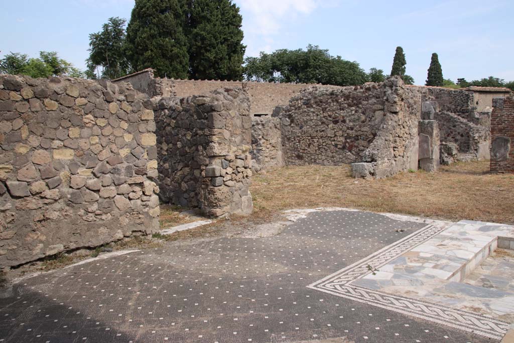 VI.1.7 Pompeii. September 2021. Looking north-east across atrium from entrance doorway. Photo courtesy of Klaus Heese.