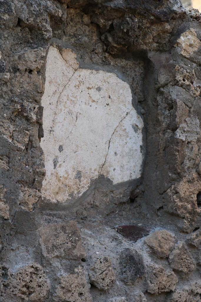 VI.2.1 Pompeii. December 2018.
Detail of niche in north wall of bar-room. Photo courtesy of Aude Durand.