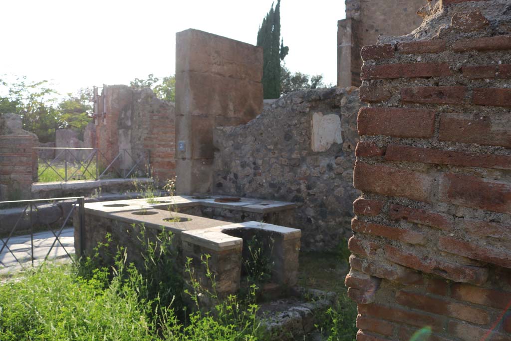 VI.2.1 Pompeii. December 2018.
Looking north-west across bar-room, from rear. Photo courtesy of Aude Durand.