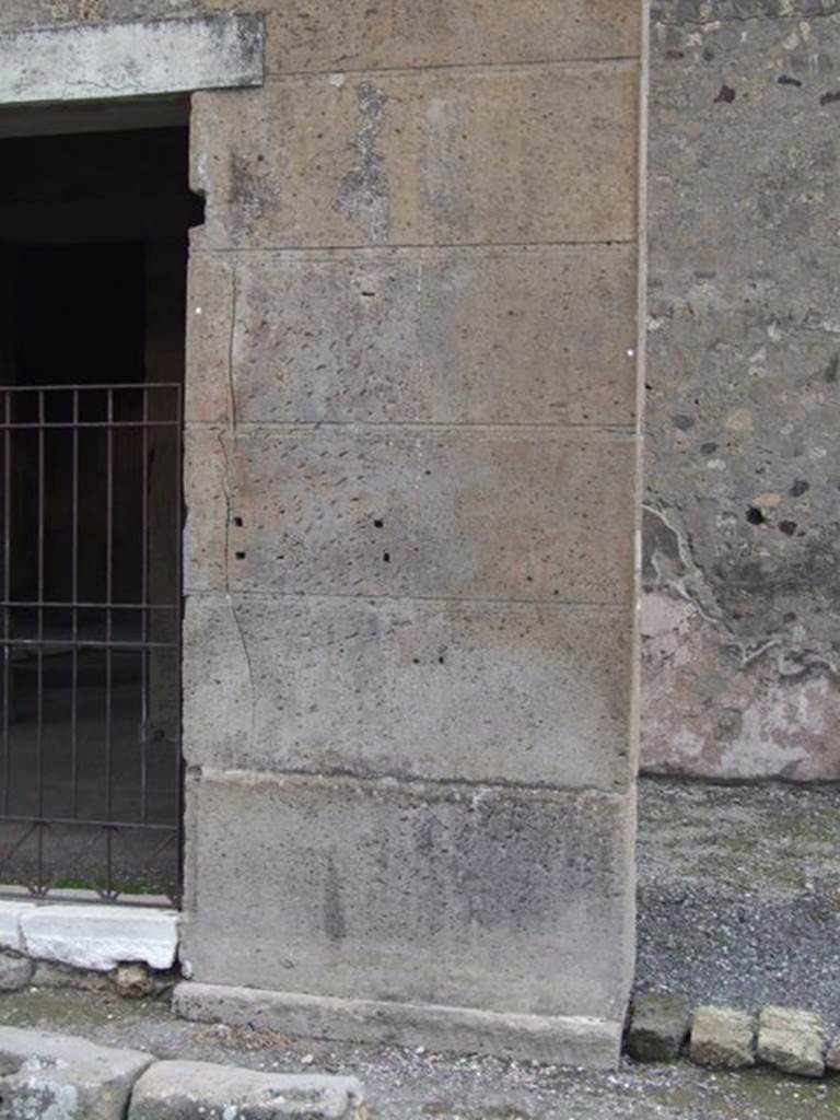 VI.2.2 Pompeii. Shop. December 2007. Pilaster on Via Consolare between VI.2.2 and VI.2.3. Site of graffiti.