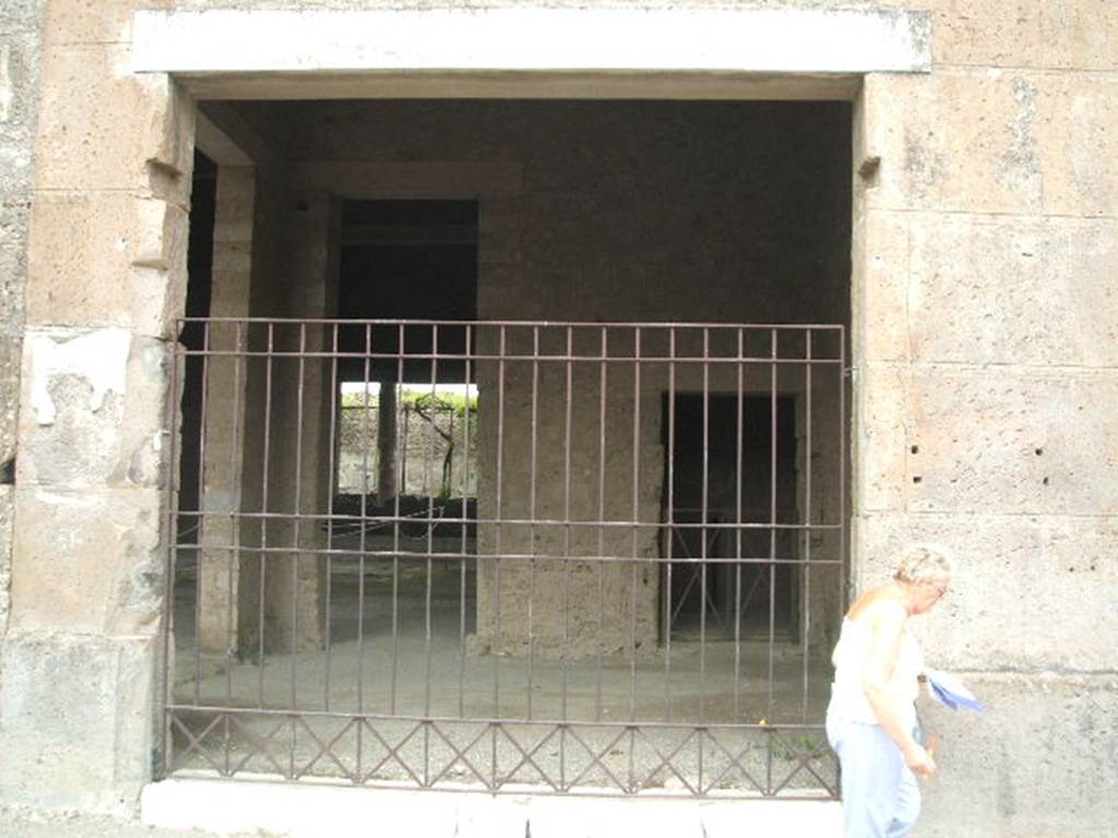 VI.2.3 Pompeii. May 2005. Entrance doorway, looking east.