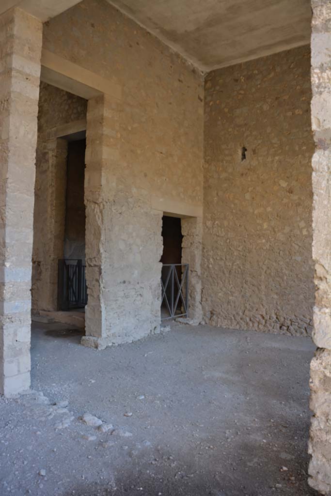 VI.2.3 Pompeii. December 2017. Looking towards north wall of shop-room, from VI.2.4.
Foto Annette Haug, ERC Grant 681269 DÉCOR.