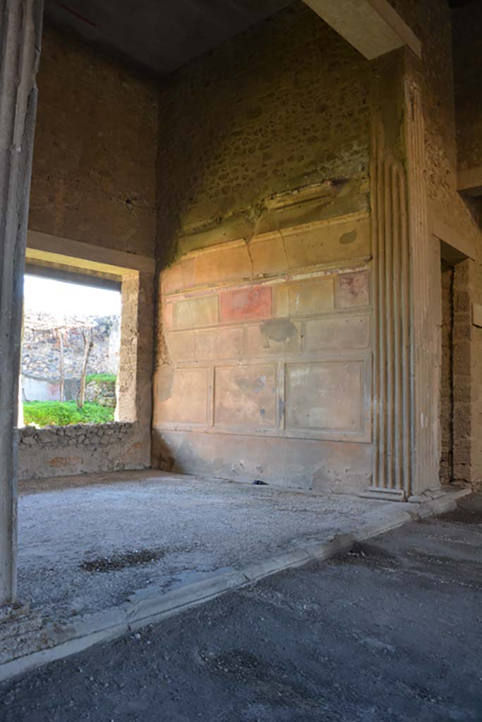 VI.2.4 Pompeii, December 2017. Looking towards south wall of tablinum from atrium.
Foto Annette Haug, ERC Grant 681269 DÉCOR.