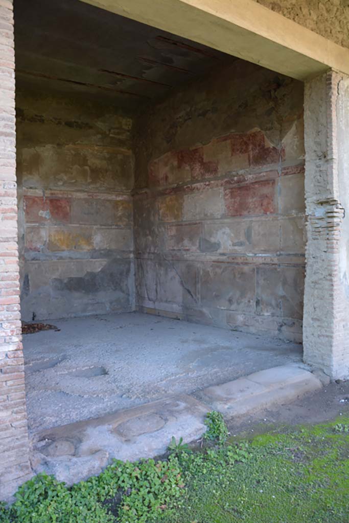 VI.2.4 Pompeii. December 2017.
Looking north-west towards oecus of north side of tablinum, from portico.
Foto Annette Haug, ERC Grant 681269 DÉCOR.