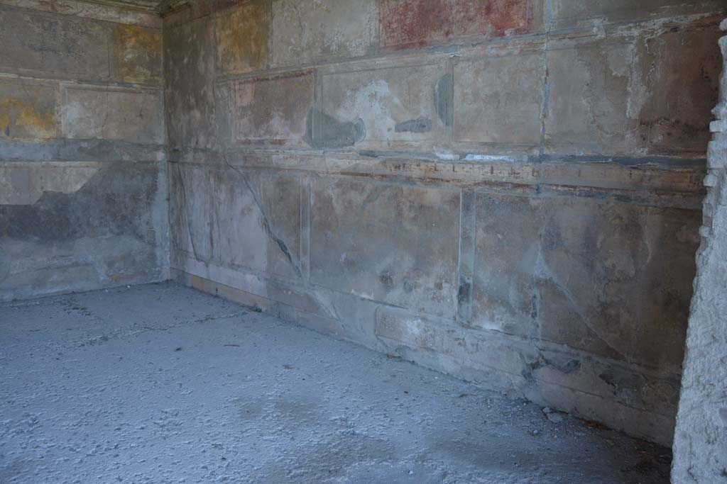 VI.2.4 Pompeii. December 2017. Lower north wall of oecus.
Foto Annette Haug, ERC Grant 681269 DCOR.

