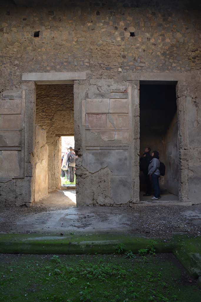 VI.2.4 Pompeii. March 2019. 
Looking towards south side of atrium, with doorway to room leading to garden apartments, on left.
Foto Annette Haug, ERC Grant 681269 DCOR.
