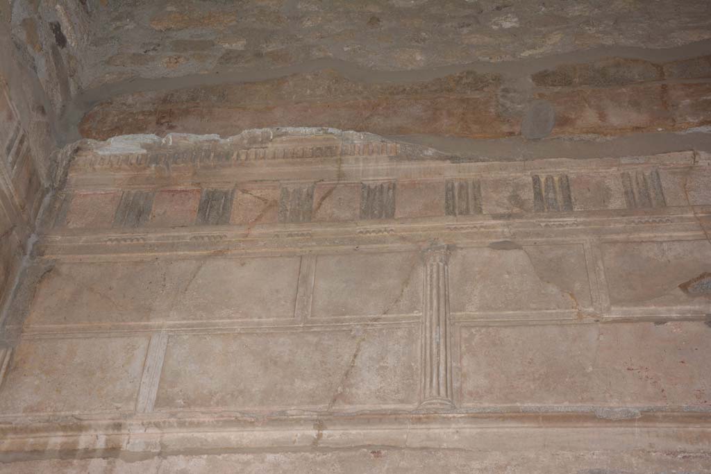 VI.2.4 Pompeii. March 2019. Detail from upper east wall at north end, in cubiculum on south side of atrium. 
Foto Annette Haug, ERC Grant 681269 DCOR.

