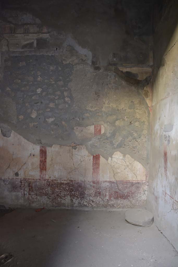 VI.2.4 Pompeii. December 2017. Looking towards south wall of cubiculum.
Foto Annette Haug, ERC Grant 681269 DCOR.
