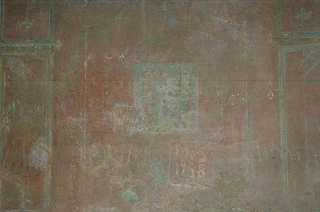 VI.2.4 Pompeii. May 2010. Cubiculum in the south-west corner of small garden. Central panel of south wall with faded remains of fresco of Paris and Elena. Photo courtesy of Rick Bauer. See Helbig, W., 1868. Wandgemälde der vom Vesuv verschütteten Städte Campaniens. Leipzig: Breitkopf und Härtel. (1311).