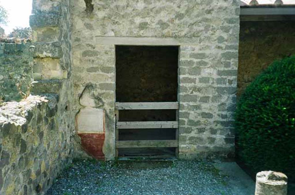 VI.2.4 Pompeii. June 2010. Doorway to cubiculum in south-east corner of garden apartment. Photo courtesy of Rick Bauer.
It should be noted that, apart from the west side, the house was entirely destroyed by the bombing during the night of 14/15th September 1943.
According to Laidlaw, the roof, the south apartment, and the portico behind the main house block are almost completely modern reconstructions made in 1970-71.
See Garcia y Garcia, L., 2006. Danni di guerra a Pompei. Rome: L’Erma di Bretschneider. (p. 66-74).
According to Scafati –
“In the cubiculum to the left (the one in the south-east corner of garden area) were found, eight small columns of bronze and remains of gilt wood which formed part of a bed.”
See Scafati, Guide to Pompeii Illustrated, 1900. p.105-106.